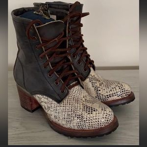 ISO ‼️ ISO ‼️ Freebird Cavalier size 8‼️